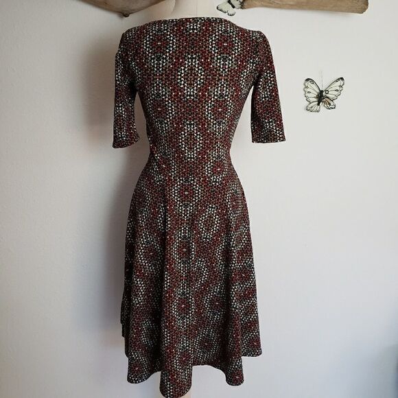 Lularoe nicole geometric diamond pattern small - Picture 3 of 6